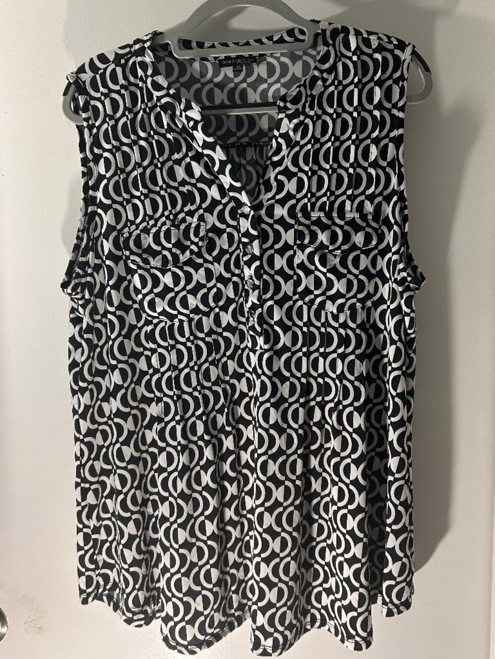 Ava & Grace Sleeveless Geometric Blouse 2X Black White Flowy Top